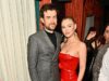 A vida amorosa maluca de Jack Whitehall enquanto ele se prepara para se casar com Roxy Horner: hyperlinks da lista A dos quadrinhos de Kate Beckinsale e Paris Hilton – antes de ir morar com a noiva modelo depois de apenas TRÊS encontros
