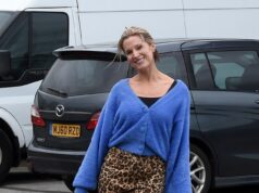 Sarah Jayne Dunn sorri ao surgir pela primeira vez desde que pediu para trabalhar como atriz, cinco anos depois de Hollyoaks ter demitido sua carreira no OnlyFans