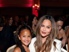 Chrissy Teigen aproveita um encontro entre mãe e filha enquanto leva a adorável Luna, de 10 anos, para se misturar com estrelas no The Daily Front Row’s Fashion Awards