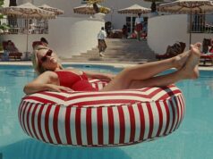 Emily Atack está deslumbrante em um maiô vermelho para a nova campanha da M&S – já que ela diz que está mais ‘frugal’ agora que tem um filho e uma hipoteca