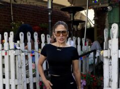 Jennifer Lopez, 56, parece mais em forma do que nunca com leggings justas e high curto enquanto está em Los Angeles… depois de fazer sua estreia no Coachella