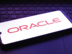 Detritos de interceptação aérea atingem prédio da Oracle em Dubai, dizem Emirados Árabes Unidos