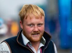 A estrela de Clarkson’s Farm, Kaleb Cooper, revela que um grande incêndio atingiu seu celeiro enquanto ele compartilha uma foto de destroços cheios de fumaça