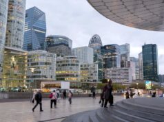 Ações europeias prestes a perder terreno depois de Trump prometer atingir o Irão “extremamente forte”