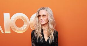 Danielle Spencer finalmente aborda o boato sobre a separação do ex-marido Russell Crowe – depois de exibir seu corpo elegante no tapete vermelho: ‘Ele me ligava cem vezes por dia’