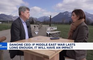 CEO da Danone sinaliza incerteza de preços à medida que a guerra no Irã aumenta: ‘Ninguém sabe’ como o conflito vai se desenrolar