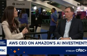 Equipes da AWS trabalham 24 horas por dia para manter os serviços no Oriente Médio em funcionamento após ataques de drones, diz o CEO