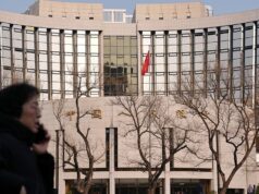 A China mantém as taxas de juro de referência inalteradas à medida que o crescimento económico acelera e os riscos no Médio Oriente se aproximam