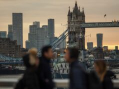 A inflação no Reino Unido salta para 3,3% em março, à medida que os preços dos combustíveis aumentam em meio à guerra com o Irã