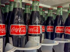 Coca-Cola supera estimativas e aumenta perspectiva de lucros à medida que aumenta a demanda international por bebidas