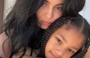 Kylie Jenner se lembra de ter chorado assistindo ‘KUWTK’ com Stormi