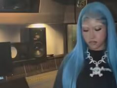 North West se apresenta com o pai Kanye West