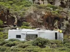 Acidente nas Ilhas Canárias na Espanha: 1 morto e 27 feridos quando ônibus que transportava turistas britânicos cai em uma ravina