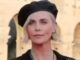 Charlize Theron fala sobre sua infância