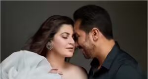 Abhishek Pathak e Shivaleeka dão as boas-vindas à menina