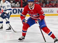 Kirby Dach voltou para os gradins?