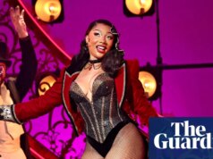 Garanhão Megan Thee diagnosticado com exaustão extrema após hospitalização