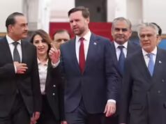 Equipe liderada por Vance pousa na base de Nur Khan de Pak, mesmo centro aéreo alvo da Índia durante a Operação Sindoor