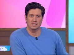 Vernon Kay emite declaração da BBC Radio 2 ‘por razões legais’ após confissão no ar