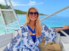 Tess Daly sorri em traje de banho enquanto compartilha fotos de férias luxuosas com Vernon Kay