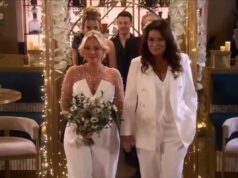 Os fãs de Coronation Avenue comemoram em lágrimas quando Lisa Swain e Carla Connor se casam