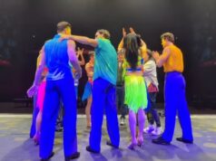 A estrela do Strictly declara ‘muito amor’ enquanto os dançarinos se reúnem em meio a grandes mudanças no programa da BBC