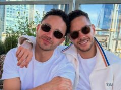 Adam Thomas, do I am A Superstar, é visto com o irmão gêmeo enquanto ele se defende na remaining ao vivo