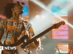 ‘As armas faziam barulho, mas sempre havia música’: banda sudanesa toca durante a guerra