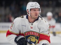 Panthers D Dmitry Kulikov lidando com nariz quebrado