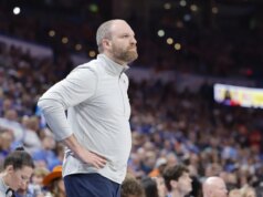 Relatório: Bucks contratando o ex-técnico do Grizzlies, Taylor Jenkins