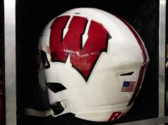 Jack Pugh, que abandonou o futebol universitário, morre