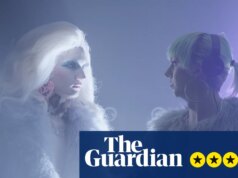 Crítica da Home of Gloss – retrato terno de um jovem casal trans encontrando refúgio em um novo tipo de família