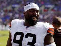Relatório: Giants concordam com os termos de DL Shelby Harris