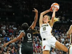 Febre assina novamente G Lexie Hull