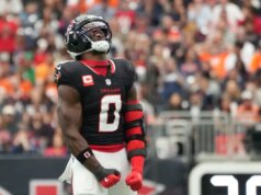 Relatório: Texans, LB Azeez Al-Shaair alcançam extensão de 3 anos