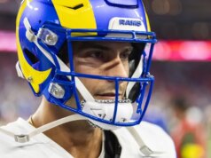 Relatório: Veterano QB Jimmy Garoppolo considerando aposentadoria