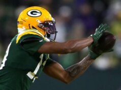 Relatórios: Eagles adquirem WR Dontayvion Wicks dos Packers por duas escolhas