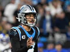 Panteras escolhem opção de 5º ano do QB Bryce Younger