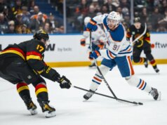 Resumo da NHL: Oilers derrotam Canucks e conquistam o segundo lugar no Pacífico