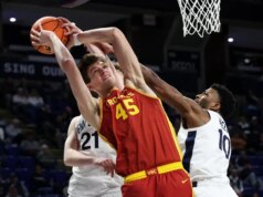 7-5 centro Gabe Dynes é transferido para Louisville