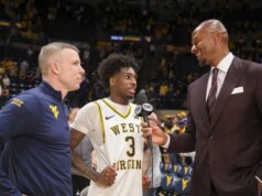 West Virginia se recupera e vence Oklahoma no OT para ganhar a coroa do basquete universitário