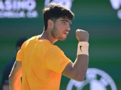 Carlos Alcaraz desiste devido a lesão no pulso em Barcelona