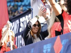 Sparks guia Stacy Johns como presidente da equipe