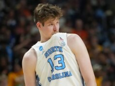 Relatório: Carolina do Norte C Henri Veesaar entrará no draft da NBA