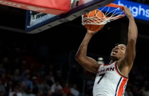 O estado de Illinois leva a melhor classificação geral, Auburn, nas semifinais do NIT