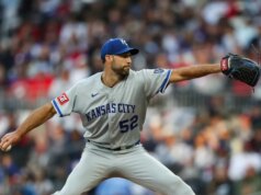 Os guardiões esperam que os morcegos continuem ganhando vida contra os Royals