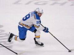 Blues e Kings procuram abrir terreno para os playoffs um contra o outro