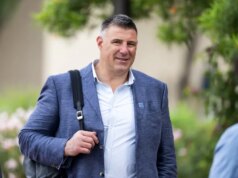 Dois dias depois, Mike Vrabel volta ao Patriots