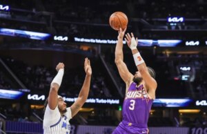 Suns acerta lances de embreagem tarde para acabar com Bulls