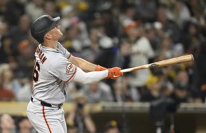 Willy Adames recebe 4 rebatidas quando o ataque dos Giants começa contra os Padres
